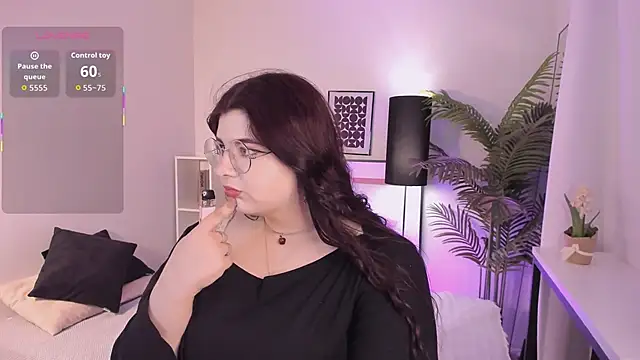 Snapshot of Siena_aa chatting on April 2026 09:12:02 PM Siena aa online show from April 2026 09:12:02 PM