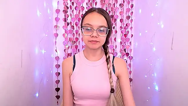 Snapshot of LolliStrawberry chatting on March 2026 01:22:01 AM LolliStrawberry online show from March 2026 01:22:01 AM