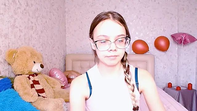 Snapshot of LolliStrawberry chatting on March 2026 02:17:02 AM LolliStrawberry online show from March 2026 02:17:02 AM