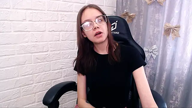 Snapshot of LolliStrawberry chatting on March 2026 01:38:01 AM LolliStrawberry online show from March 2026 01:38:01 AM