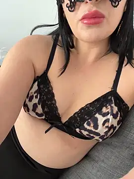 Snapshot of melissiaayzem chatting on April 2026 08:26:01 AM melissiaayzem online show from April 2026 08:26:01 AM