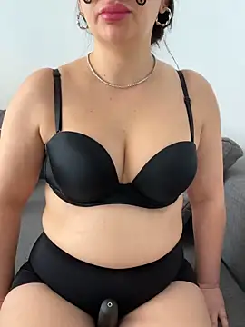 Snapshot of melissiaayzem chatting on April 2026 08:50:01 AM melissiaayzem online show from April 2026 08:50:01 AM