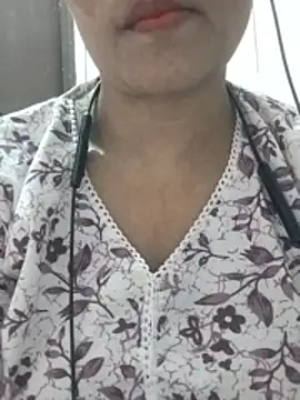 Snapshot of Zaara101 chatting on May 2026 05:42:02 PM Zaara101 online show from May 2026 05:42:02 PM