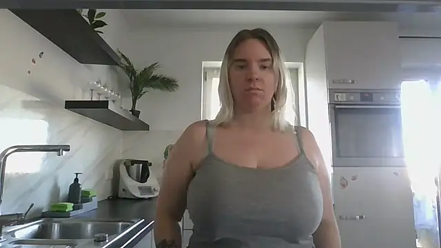 MinchenBienchen98 online show from March 2026 10:22:02 AM