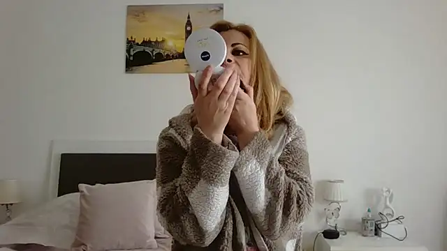 Snapshot of Clara1986 chatting on March 2026 09:42:02 AM Clara1986 online show from March 2026 09:42:02 AM