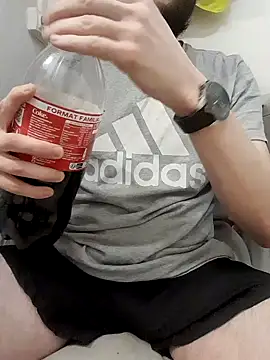 Snapshot of 80julien chatting on February 2026 11:43:02 PM 80julien online show from February 2026 11:43:02 PM