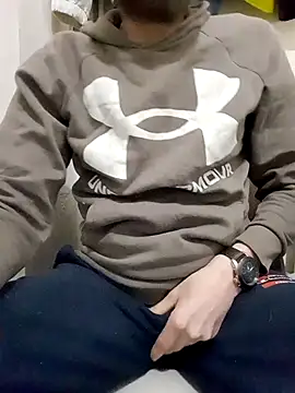 Snapshot of 80julien chatting on March 2026 05:42:01 AM 80julien online show from March 2026 05:42:01 AM