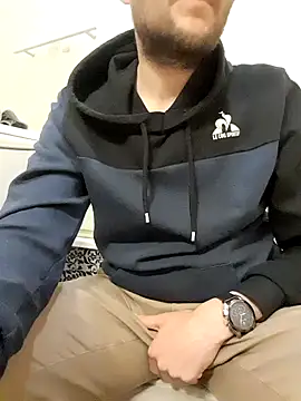 Snapshot of 80julien chatting on March 2026 08:04:01 PM 80julien online show from March 2026 08:04:01 PM