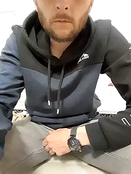 Snapshot of 80julien chatting on March 2026 01:27:02 PM 80julien online show from March 2026 01:27:02 PM