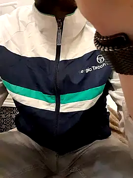 Snapshot of 80julien chatting on April 2026 06:27:01 PM 80julien online show from April 2026 06:27:01 PM