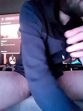 Snapshot of 80julien chatting on April 2026 05:39:01 PM 80julien online show from April 2026 05:39:01 PM