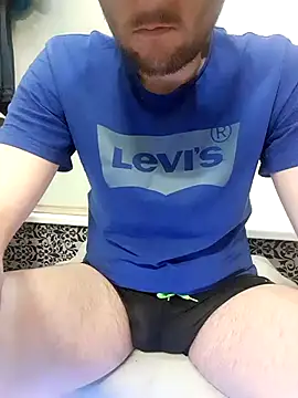 Snapshot of 80julien chatting on April 2026 03:32:01 PM 80julien online show from April 2026 03:32:01 PM