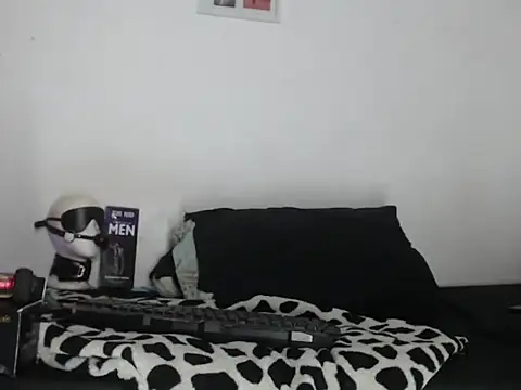 Snapshot of CherryH0ttie chatting on May 2026 06:49:01 PM CherryH0ttie online show from May 2026 06:49:01 PM