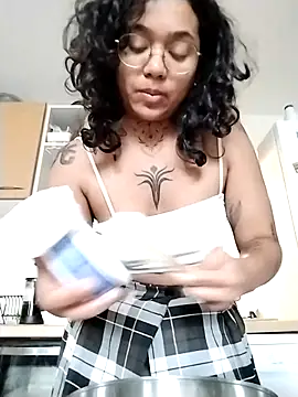 Snapshot of therealsun8 chatting on April 2026 06:51:01 AM therealsun8 online show from April 2026 06:51:01 AM