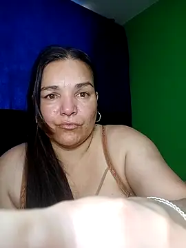 Snapshot of lee_hot chatting on February 2026 04:23:02 PM lee hot online show from February 2026 04:23:02 PM