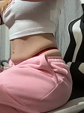 Snapshot of -LaTuaBionda-Giusy-00 chatting on March 2026 11:53:02 PM -LaTuaBionda-Giusy-00 online show from March 2026 11:53:02 PM