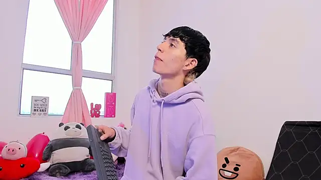 Snapshot of Maiky_Cooper01 chatting on April 2026 02:40:02 PM Maiky Cooper01 online show from April 2026 02:40:02 PM