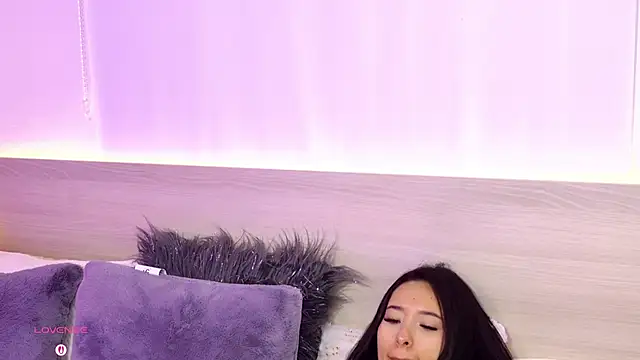 Snapshot of AliceeBloom chatting on April 2026 01:50:02 PM AliceeBloom online show from April 2026 01:50:02 PM
