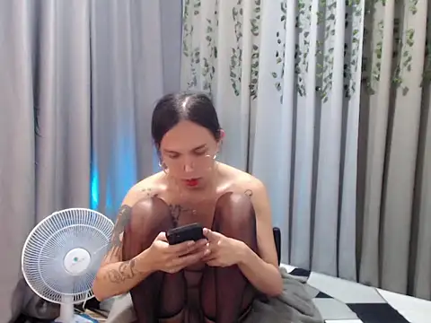 Snapshot of LOVELYMAYUMIE chatting on December 2024 06:09:01 PM LOVELYMAYUMIE online show from December 2024 06:09:01 PM