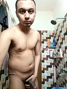 Snapshot of Uzieham22 chatting on April 2026 03:07:02 AM Uzieham22 online show from April 2026 03:07:02 AM