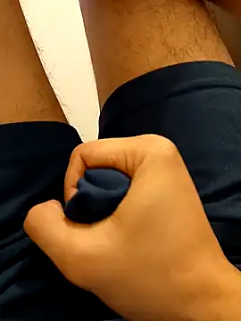 Snapshot of Uzieham22 chatting on April 2026 12:15:02 PM Uzieham22 online show from April 2026 12:15:02 PM