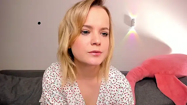 Snapshot of JessicaBeverly_ chatting on April 2026 09:10:01 AM JessicaBeverly online show from April 2026 09:10:01 AM