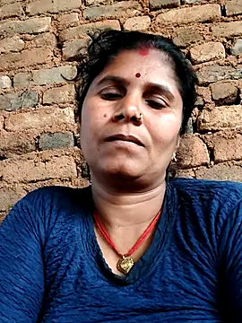 Hot di97 online show from February 2026 03:29:02 AM