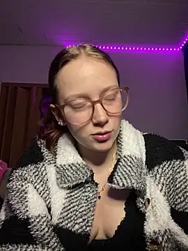 YoungLisaa18 online show from February 2026 08:15:01 PM