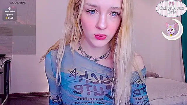 Snapshot of sailormoon666_ chatting on April 2026 02:09:02 AM sailormoon666 online show from April 2026 02:09:02 AM