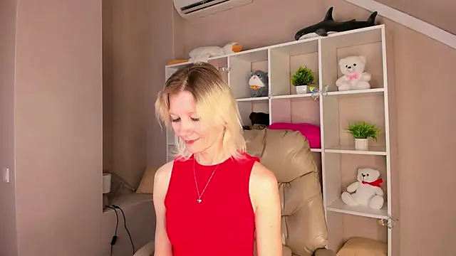 Julie Lucas online show from March 2026 12:51:01 AM