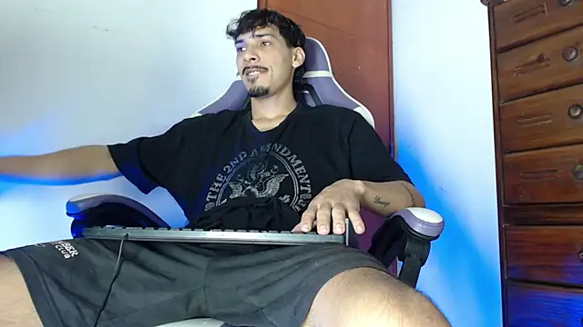 Snapshot of Yankees_xxx chatting on March 2026 01:15:01 PM Yankees xxx online show from March 2026 01:15:01 PM