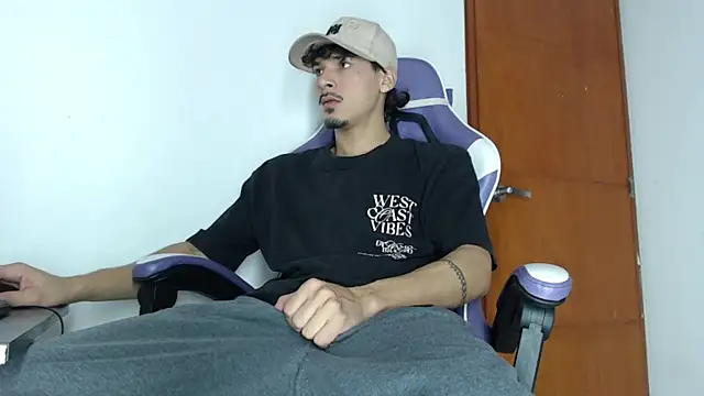 Snapshot of Yankees_xxx chatting on March 2026 10:20:01 AM Yankees xxx online show from March 2026 10:20:01 AM