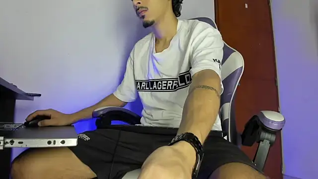 Snapshot of Yankees_xxx chatting on March 2026 11:10:01 AM Yankees xxx online show from March 2026 11:10:01 AM