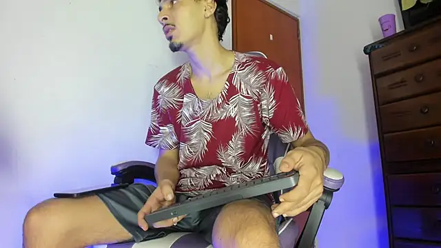 Snapshot of Yankees_xxx chatting on April 2026 11:42:01 AM Yankees xxx online show from April 2026 11:42:01 AM