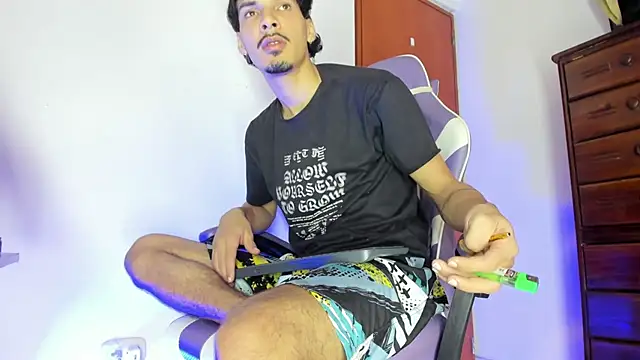 Snapshot of Yankees_xxx chatting on April 2026 03:17:02 PM Yankees xxx online show from April 2026 03:17:02 PM