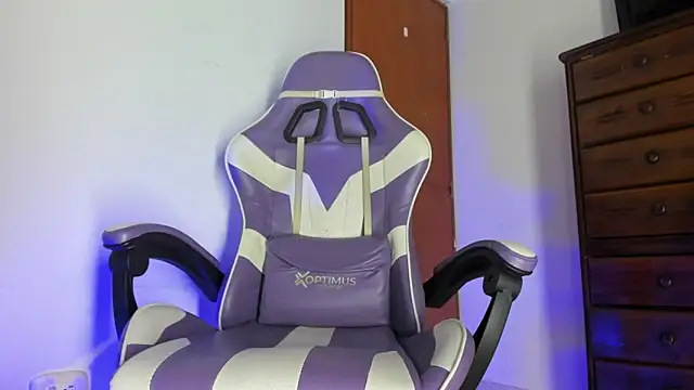 Snapshot of Yankees_xxx chatting on April 2026 11:12:01 AM Yankees xxx online show from April 2026 11:12:01 AM