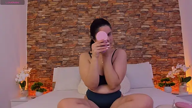 Snapshot of Olivia__Taylor chatting on April 2026 05:45:02 PM Olivia Taylor online show from April 2026 05:45:02 PM