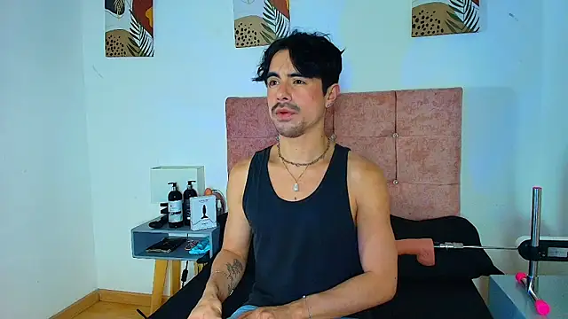 Ethan Briggs  online show from February 2026 03:33:02 AM