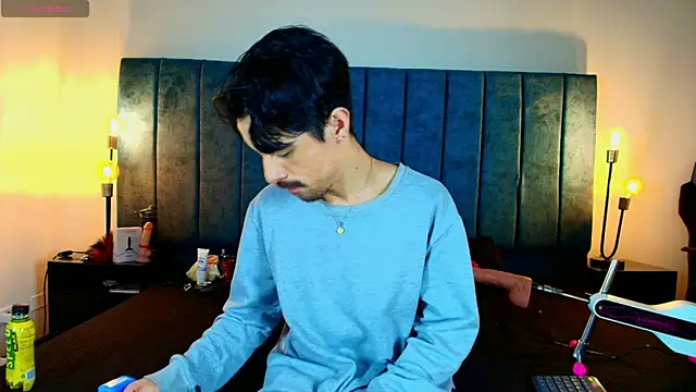 Snapshot of Ethan_Briggs_ chatting on April 2026 03:44:02 AM Ethan Briggs online show from April 2026 03:44:02 AM