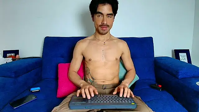 Snapshot of Ethan_Briggs_ chatting on April 2026 10:21:02 PM Ethan Briggs online show from April 2026 10:21:02 PM