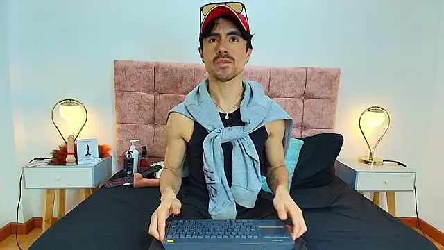 Snapshot of Ethan_Briggs_ chatting on April 2026 08:01:02 PM Ethan Briggs online show from April 2026 08:01:02 PM