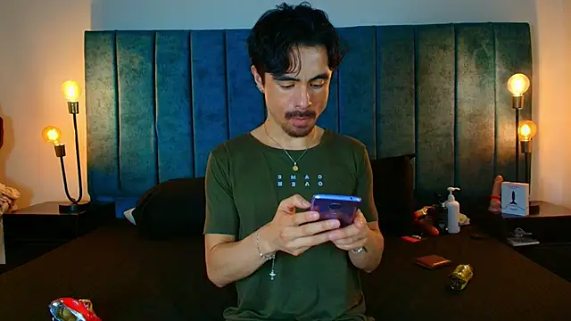 Snapshot of Ethan_Briggs_ chatting on April 2026 03:08:02 AM Ethan Briggs online show from April 2026 03:08:02 AM