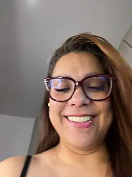 Snapshot of Pretty__Milf chatting on June 2026 12:59:01 PM Pretty Milf online show from June 2026 12:59:01 PM