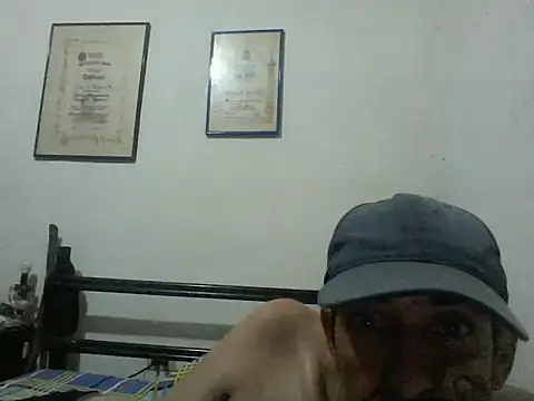 Snapshot of guevo14cm3 chatting on June 2026 06:18:01 AM guevo14cm3 online show from June 2026 06:18:01 AM
