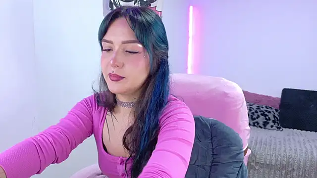 Snapshot of dollmeow chatting on April 2026 01:11:02 AM dollmeow online show from April 2026 01:11:02 AM