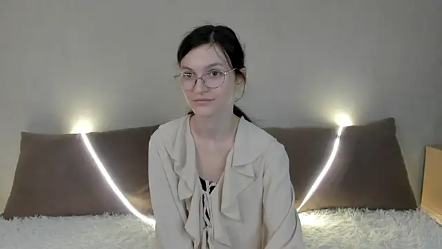 ThoraMarola online show from April 2026 07:44:02 AM