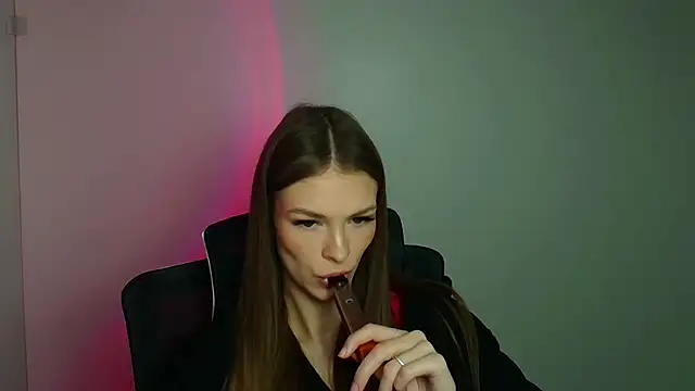 Lina Loveuu online show from February 2026 12:45:02 PM