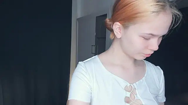 Snapshot of OwlLynn chatting on March 2026 08:30:01 AM OwlLynn online show from March 2026 08:30:01 AM