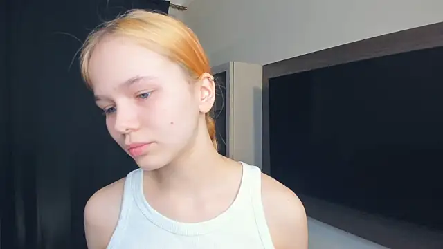 Snapshot of OwlLynn chatting on March 2026 08:40:02 AM OwlLynn online show from March 2026 08:40:02 AM