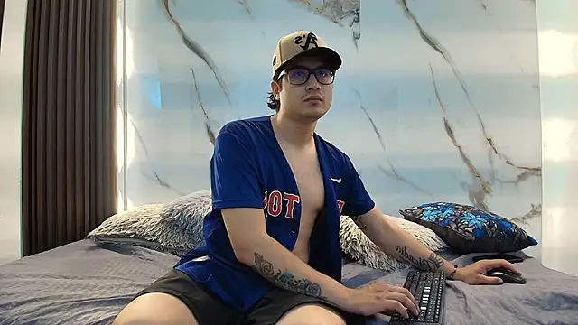 Danner Alaia online show from January 2026 07:50:02 PM